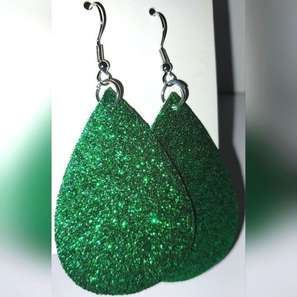 Beautiful bedazzled fashion earrings - Picture 3 of 5